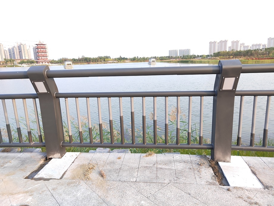定制喷塑碳钢防撞护栏 桥梁 河道 景观河堤 Q235材质桥梁防撞护栏