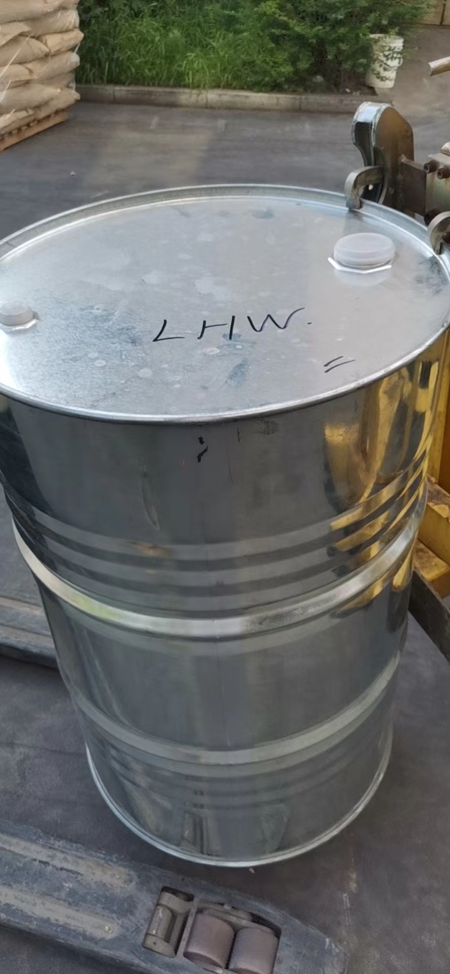 供应国产二氧六环含量99.5 全新镀锌桶包装