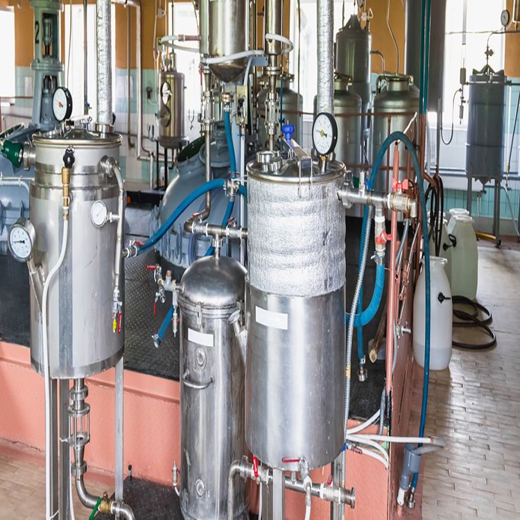 每小时600-2000瓶玻璃水生产设备-全自动直线式玻璃水灌装机